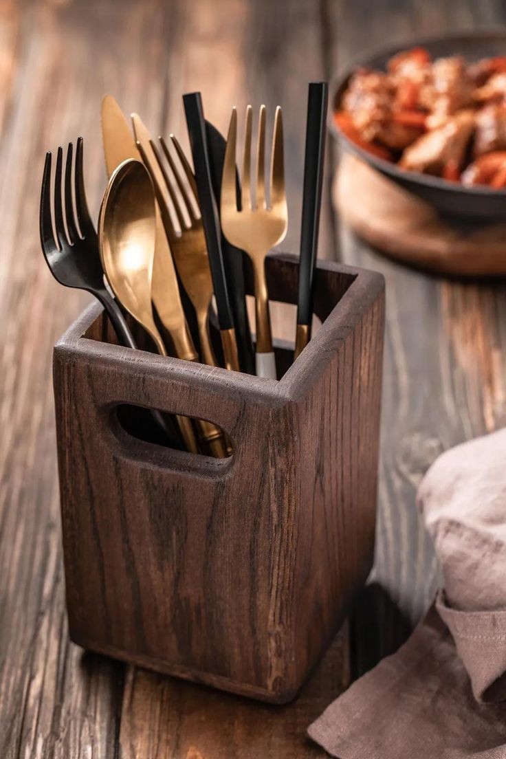 TJR-134, Wooden Spoon Holder